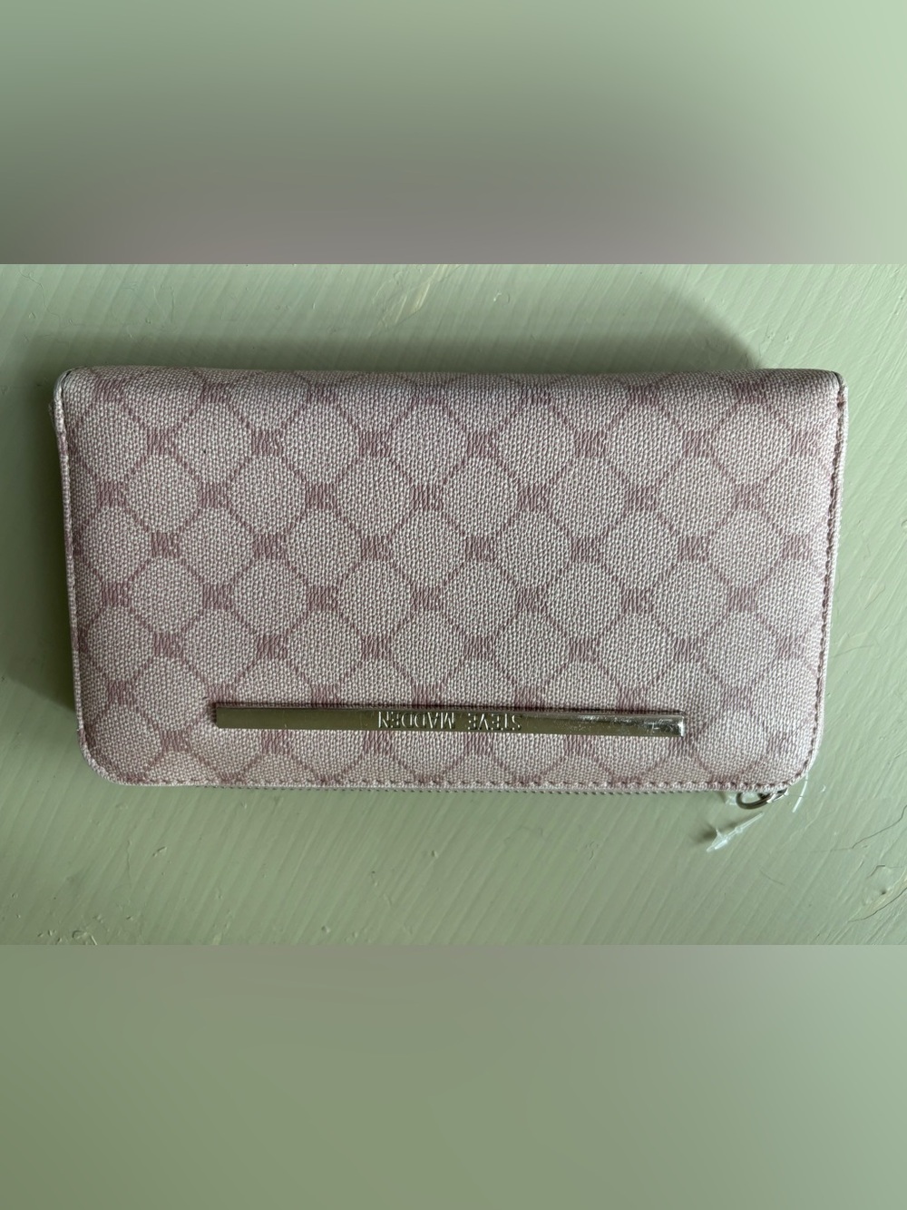 Steve Madden Light Pink Textured Wallet Logo Bar